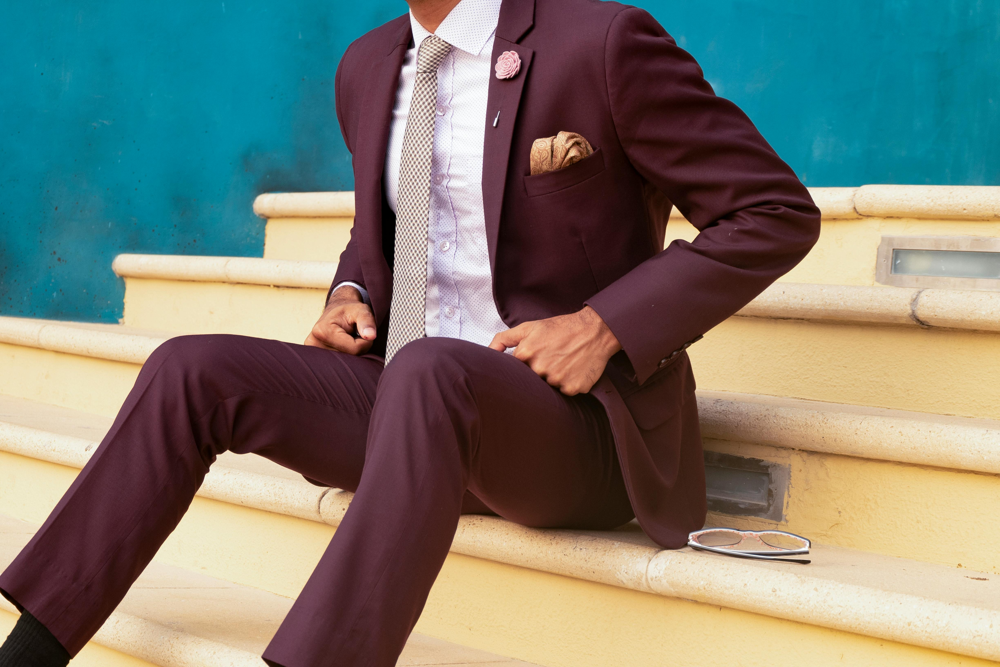 Mode printemps 2025 homme – Look business chic.